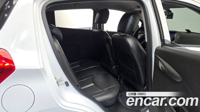 Chevrolet Spark LT 2019 — фото 15