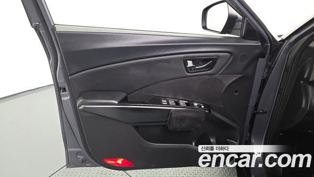 KG Mobility (SsangYong) Tivoli Air Diesel IX 4WD 2016 — фото 24