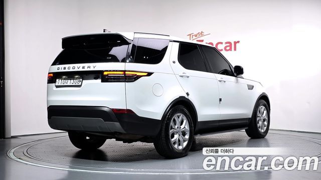 Land Rover Discovery 5 2.0 SD4 SE 2019 — фото 2