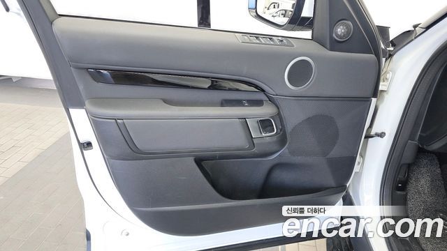 Land Rover Discovery 5 2.0 SD4 SE 2019 — фото 30