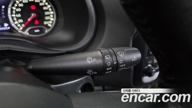 Jeep Renegade 2.0 Diesel Longitude AWD 2017 — фото 17