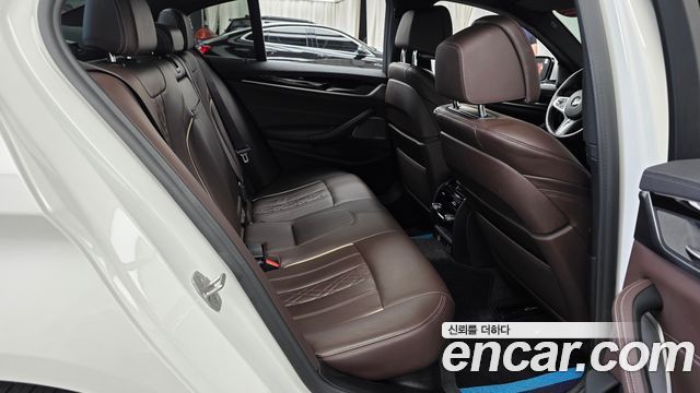 BMW 5 Series (G30) 530e M Sport 2021 — фото 12
