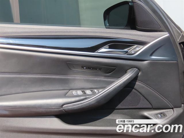 BMW 5 Series (G30) 530i M Sport Package Plus 2019 — фото 17