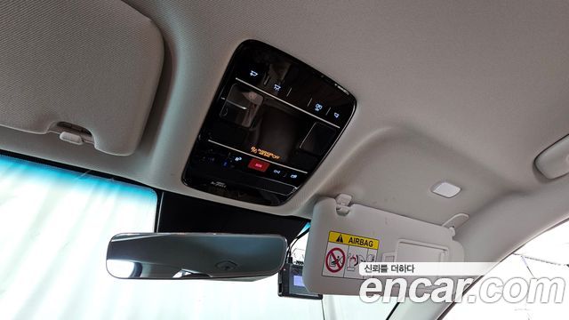 Hyundai Grandeur (GN7) 2,5 Gasoline 2WD Premium 2023 — фото 18
