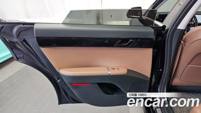 Hyundai Grandeur (GN7) 2,5 Gasoline 2WD Premium 2023 — фото 25