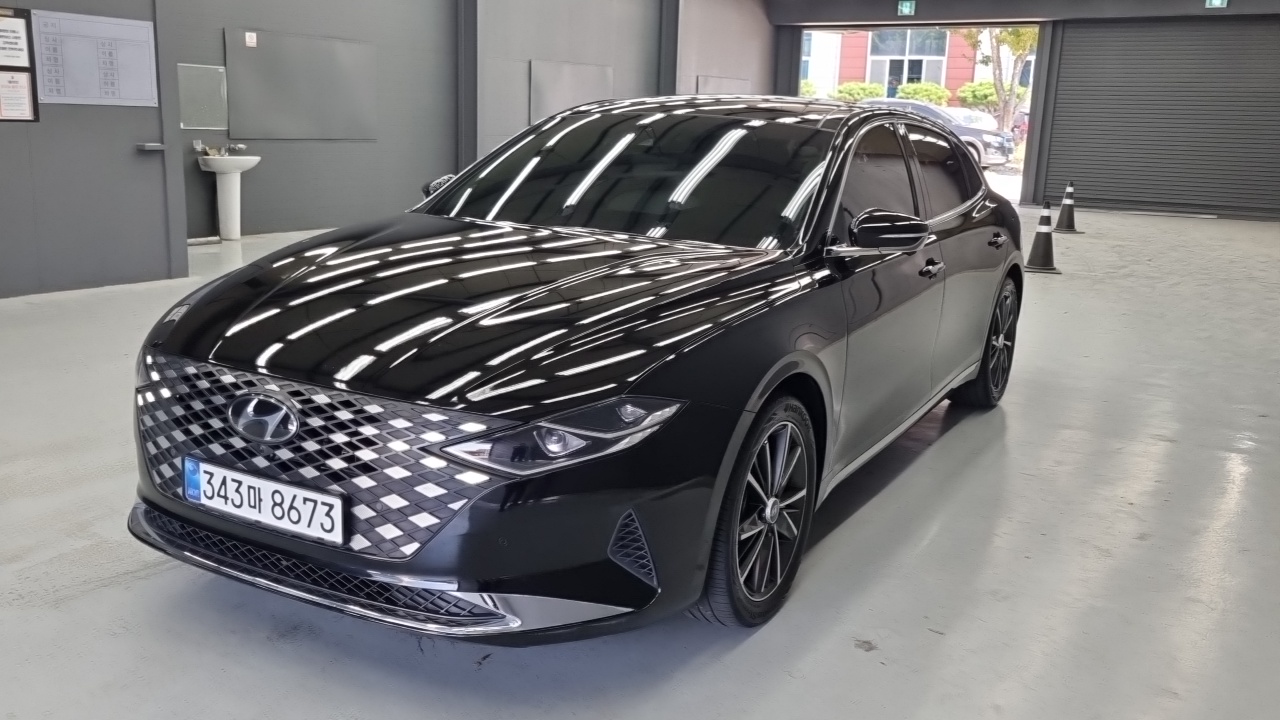 Hyundai Grandeur (IG) 2.5 Le Blanc