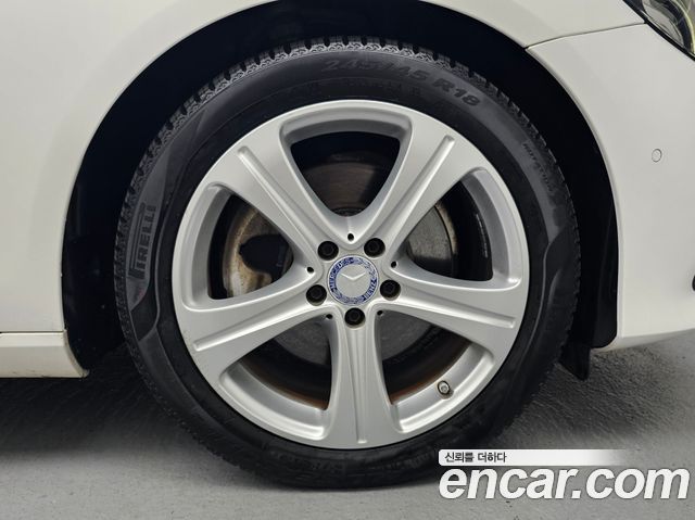Mercedes-Benz E-Class (W213) E200 Avantgarde 2017 — фото 5
