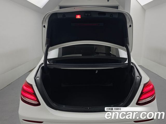 Mercedes-Benz E-Class (W213) E200 Avantgarde 2017 — фото 23