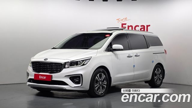 Kia Carnival 9-Seater Luxury 2019 — фото 1