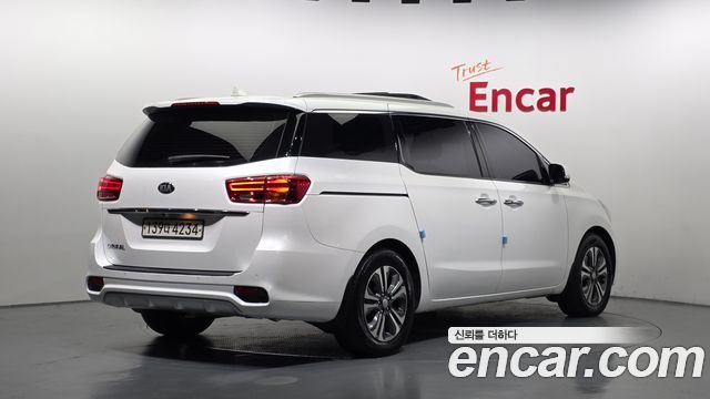 Kia Carnival 9-Seater Luxury 2019 — фото 2