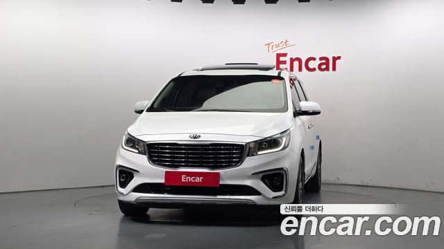 Kia Carnival 9-Seater Luxury 2019 — фото 3