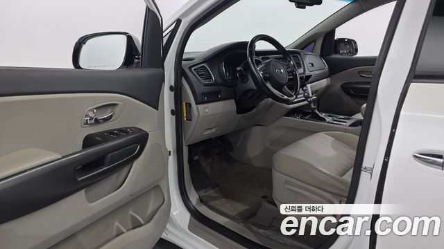 Kia Carnival 9-Seater Luxury 2019 — фото 10
