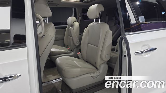 Kia Carnival 9-Seater Luxury 2019 — фото 11