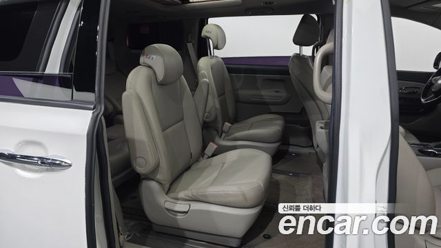 Kia Carnival 9-Seater Luxury 2019 — фото 12