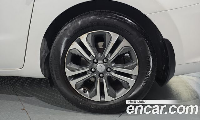 Kia Carnival 9-Seater Luxury 2019 — фото 21