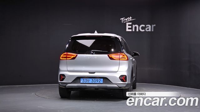 Kia Niro Plus Air 2023 — фото 4