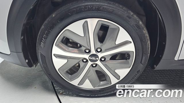 Kia Niro Plus Air 2023 — фото 5