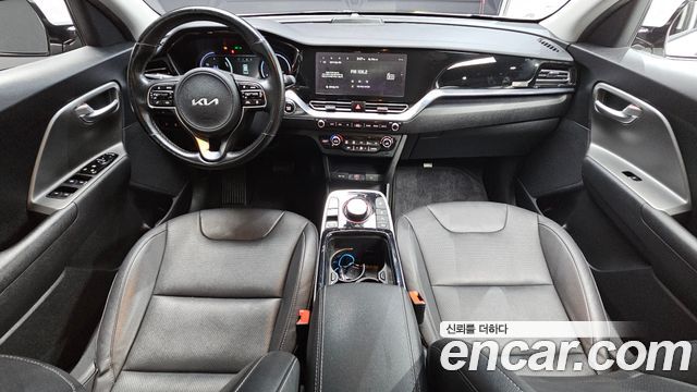 Kia Niro Plus Air 2023 — фото 7