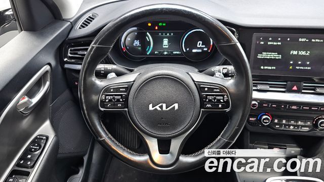 Kia Niro Plus Air 2023 — фото 12
