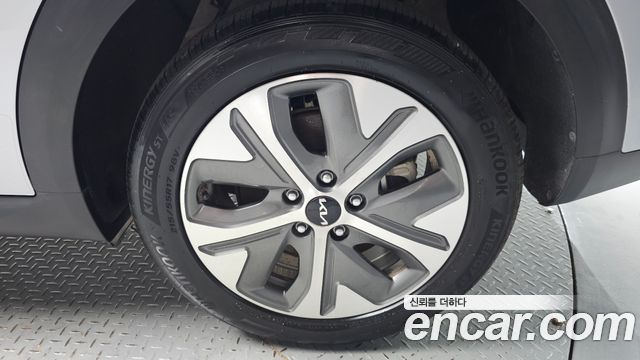 Kia Niro Plus Air 2023 — фото 21