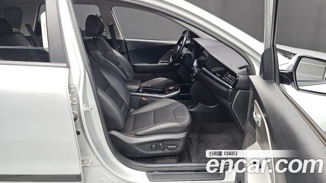 Kia Niro Plus Air 2023 — фото 26