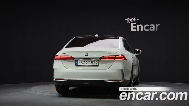 BMW 5 Series (G60) 523d xDrive 2024 — фото 4