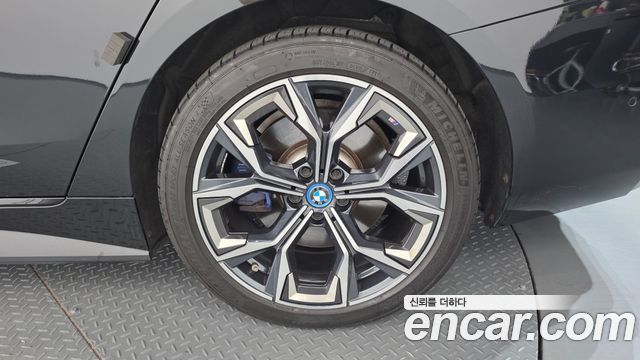 BMW i4 eDrive40 M Sports Pro 2024 — фото 21