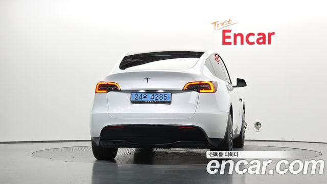 Tesla Model Y RWD 2024 — фото 4