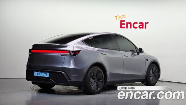Tesla Model Y RWD 2025 — фото 2