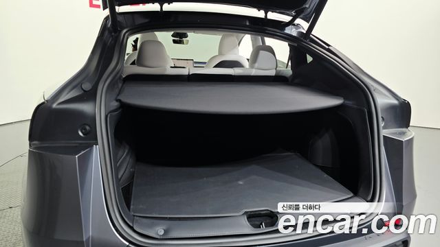 Tesla Model Y RWD 2025 — фото 18