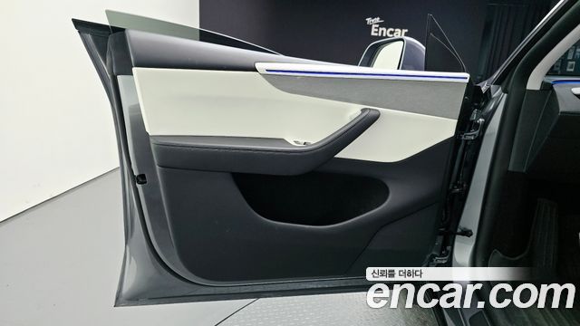 Tesla Model Y RWD 2025 — фото 24