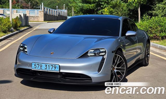 Porsche Taycan Base