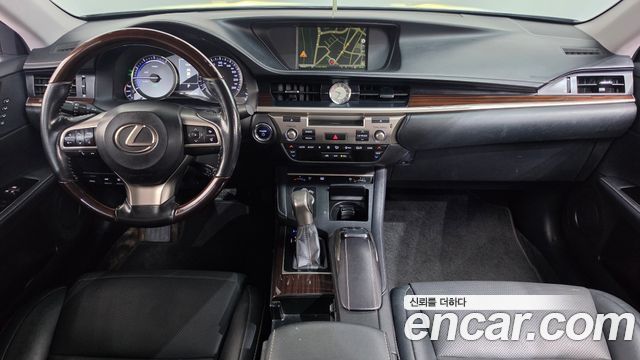 Lexus ES300h Supreme XV60 2017 — фото 7