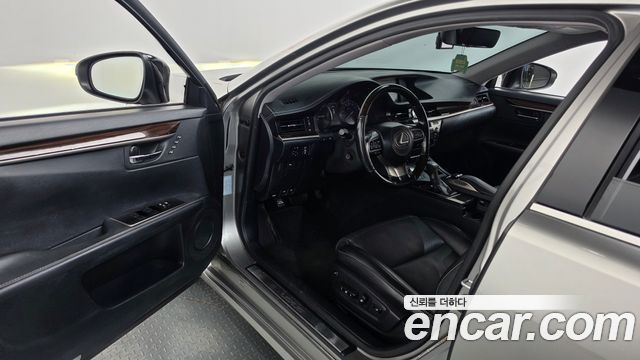 Lexus ES300h Supreme XV60 2017 — фото 10