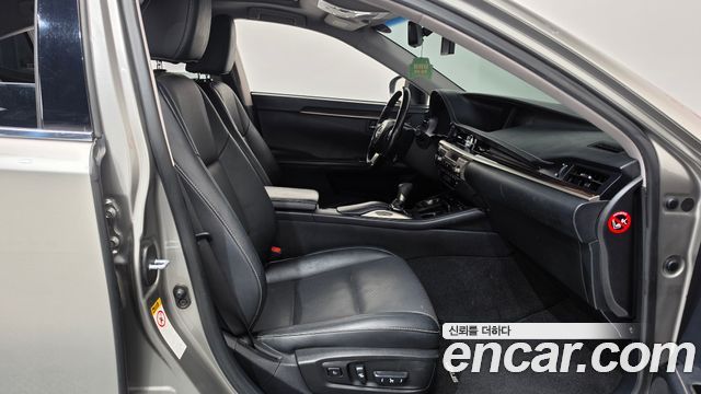 Lexus ES300h Supreme XV60 2017 — фото 11