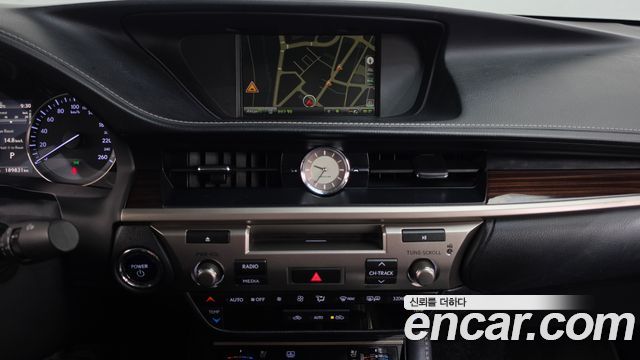 Lexus ES300h Supreme XV60 2017 — фото 14