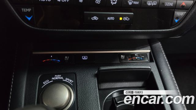 Lexus ES300h Supreme XV60 2017 — фото 16