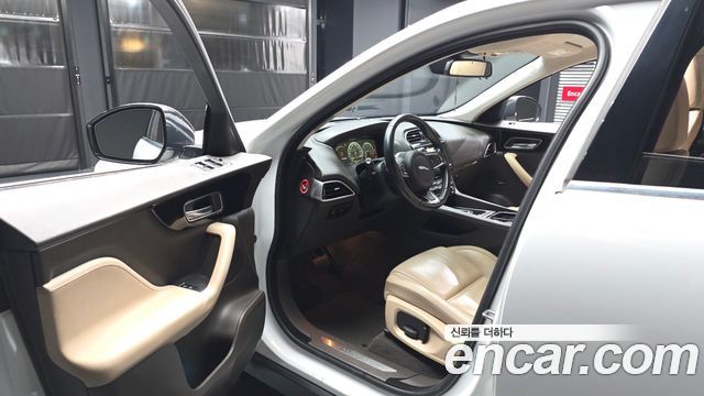 Jaguar F-PACE 20d Prestige 2018 — фото 10