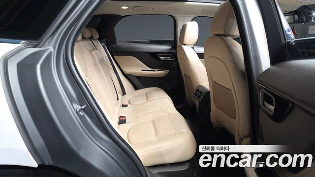 Jaguar F-PACE 20d Prestige 2018 — фото 12