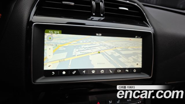 Jaguar F-PACE 20d Prestige 2018 — фото 14