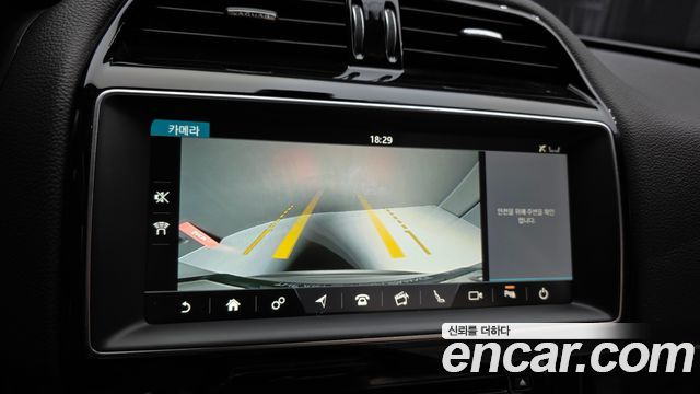Jaguar F-PACE 20d Prestige 2018 — фото 15