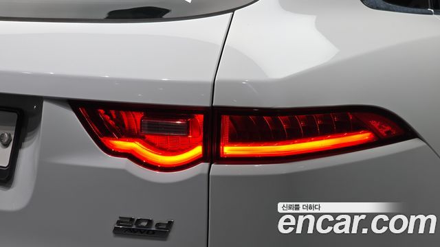 Jaguar F-PACE 20d Prestige 2018 — фото 23