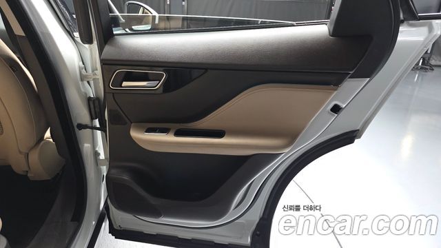 Jaguar F-PACE 20d Prestige 2018 — фото 25