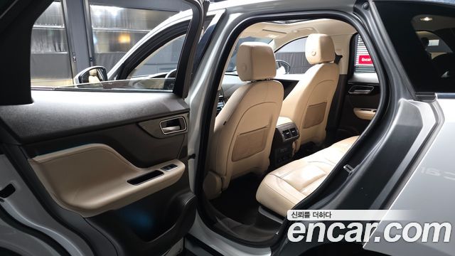 Jaguar F-PACE 20d Prestige 2018 — фото 26