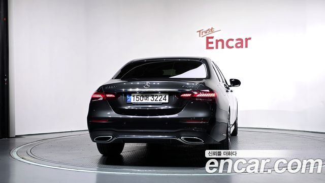 Mercedes-Benz E-Class (W213) E220d 4MATIC AMG Line 2021 — фото 4