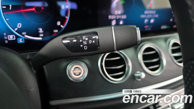 Mercedes-Benz E-Class (W213) E220d 4MATIC AMG Line 2021 — фото 9