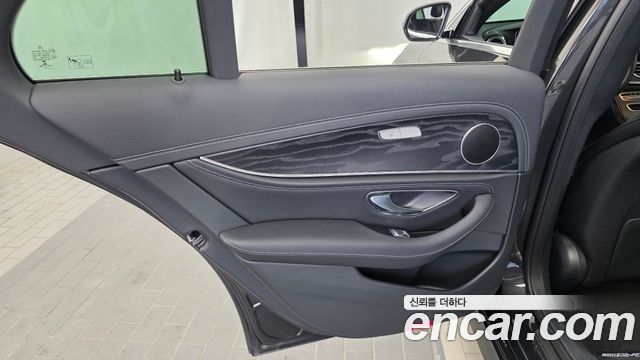 Mercedes-Benz E-Class (W213) E220d 4MATIC AMG Line 2021 — фото 31