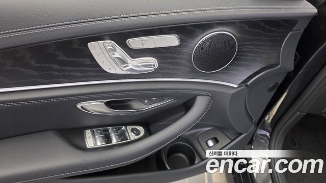 Mercedes-Benz E-Class (W213) E220d 4MATIC AMG Line 2021 — фото 35