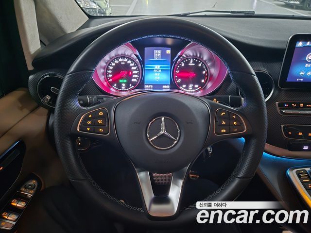 Mercedes-Benz V-Class V220 CDI W447 2023 — фото 10