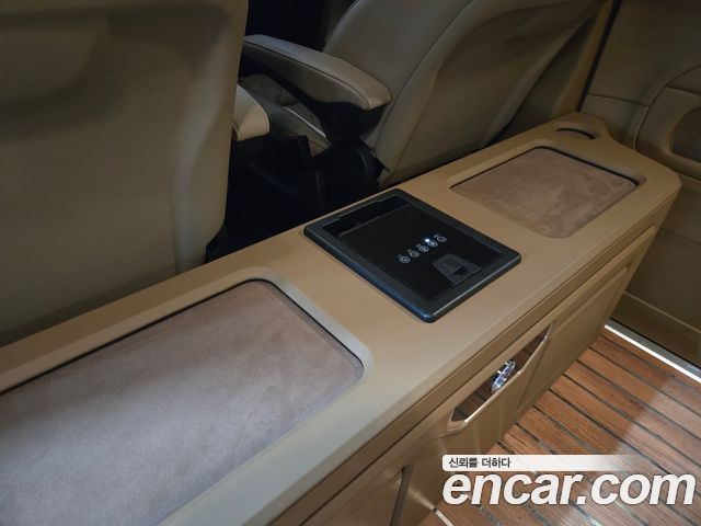 Mercedes-Benz V-Class V220 CDI W447 2023 — фото 19
